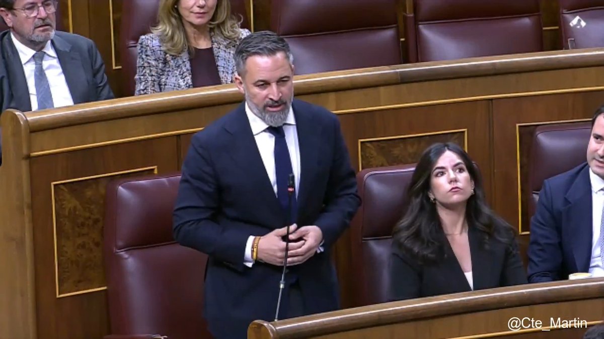 RIFIRRAFE entre ABASCAL Santiago Abascal 🇪🇸 y SÁNCHEZ por la sanidad pública