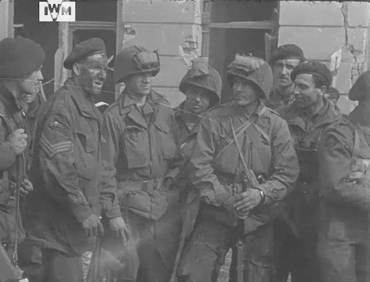 British Commandos link up with American airborne forces at Wesel, Germany during the Allied crossing of the Rhine, 25 March 1945. Film: IWM A70 278-4
