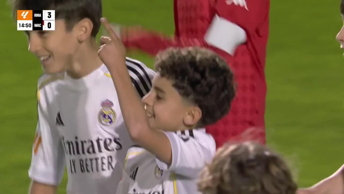 ZINEDINE ZIDANE, SAL DEL CUERPO DE DAVID 🫢🫢🫢 ¿PERO QUÉ HAS HECHO CHAVAL? ¿PERO QUÉ HAS HECHO? 🥰⚪ Cantera Real Madrid #LALIGAFCFUTURES