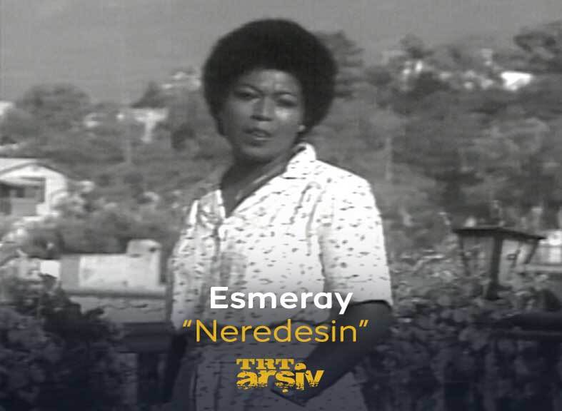 “Tanrı kuvvet versin sevdiğinden ayrı kalanlara” Pop müziğimizin unutulmaz isimlerinden #Esmeray’ın, 1979 yılında seslendirdiği şarkıya kulak veriyoruz. 🎵