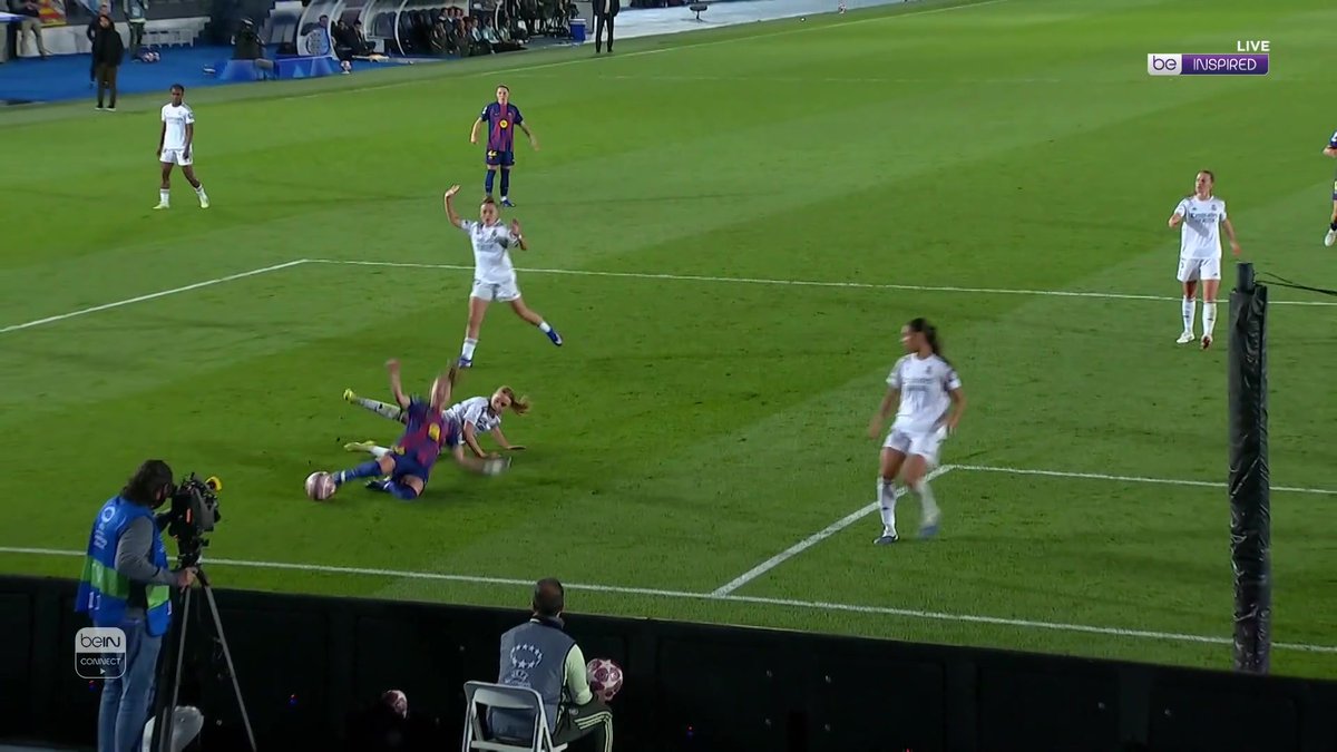 برشلونة يقسو على ريال مدريد ويقترب من بلوغ نصف نهائي دوري أبطال أوروبا للسيدات #دوري_أبطال_أوروبا_للسيدات