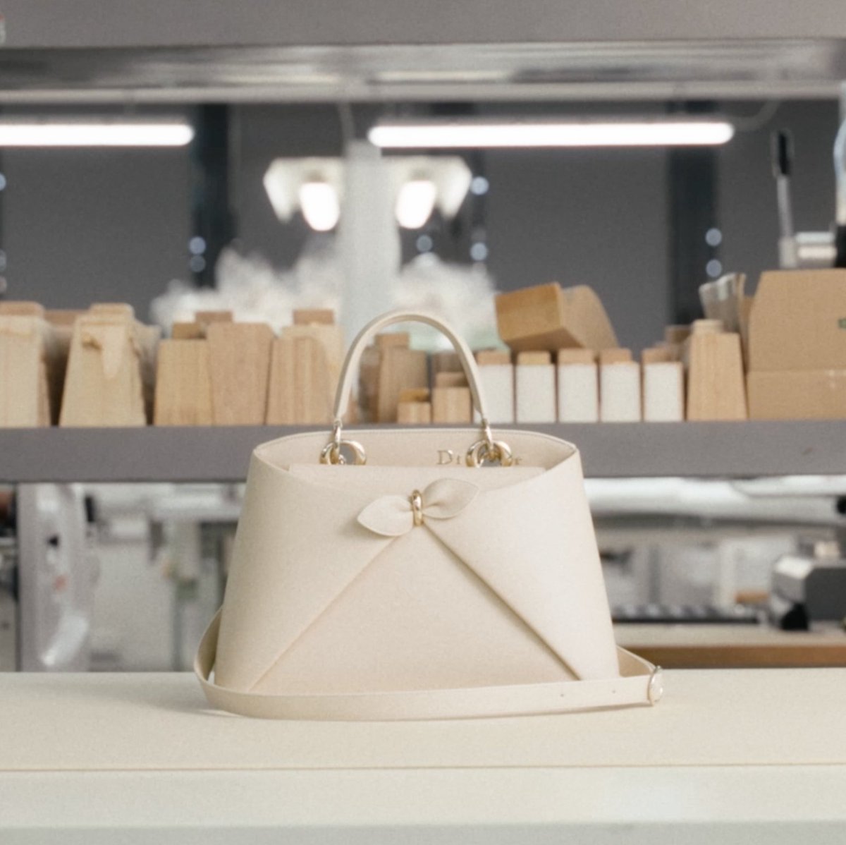 Dior Cigale by Jonathan Anderson. The step-by-step construction of the new bag, inspired by the architectural form of the eponymous Autumn Winter 1952-1953 dress designed by Monsieur Dior. Available in selected stores. #DiorCigale