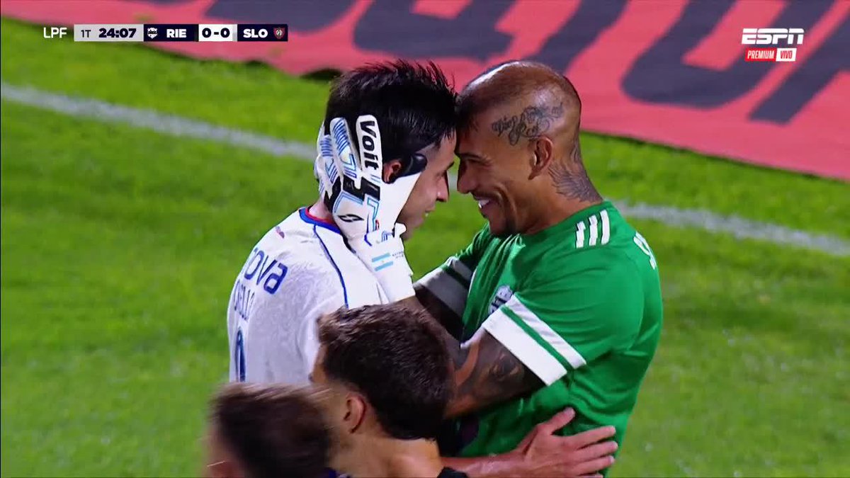 ¡NO, ALEXIS! Cuello tuvo una chance inmejorable para marcar el 1-0 de San Lorenzo sobre Riestra pero la pelota se le fue por arriba. 📺 ESPN Premium | Suscribite al Pack Fútbol en