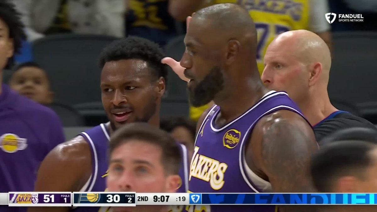 LEBRON JAMES WITH THE LEFT HAND ON JAY HUFF 😱