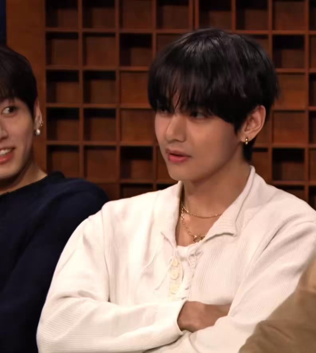 Taehyung was so happy when Namjoon brought up Buff Taehyung. He wanted to elaborate on his answer but Jimmy didn’t delve further 😭