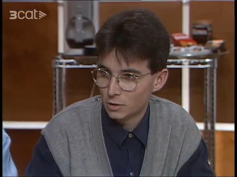 Programa “La tarda és nostra” (1994). Un jove Jordi Évole volia fer dues preguntes sobre iogurts… però només n’hi deixen fer una. Jordi, encara recordes quina era la segona?