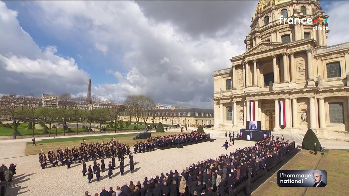 🔴 Hommage à Lionel Jospin : la Marseillaise résonne désormais devant l'Hôtel des Invalides.