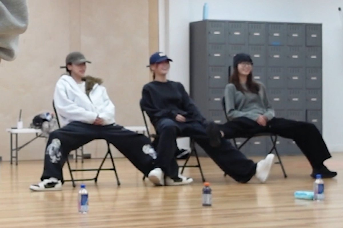 MISAMO SITTING WITH THEIR LEGS LIKE THAT