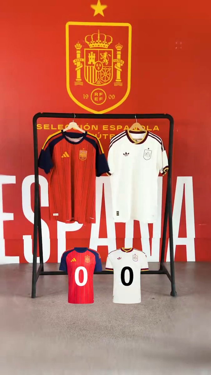 Como nosotros no podemos elegir, (nos encantan ambas) les dejamos la decisión a ellos. ¿Qué camiseta adidas_ES crees que elegirán? ¿La primera o la segunda? #VamosEspaña