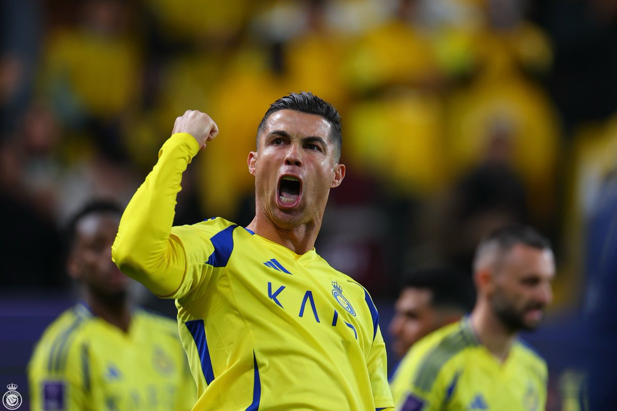 الاتحاد الآسيوي يحاول دعم نادي الوصل بكل قوته! وينقل المباراة إلى دبي على ملعب زعبيل… لكن لا تقلقوا! يعالمين متعودين ندعس اللجان قبل الخصوم! آخر مباراة جمعت النصر بالوصل: النصر، بطل القارة مرتين، يهين الوصل!🤫 4 / 0 🔥