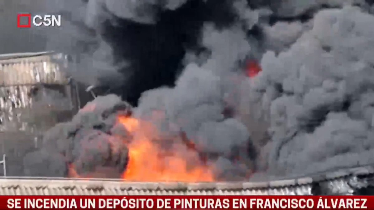 "Francisco Álvarez": Por el incendio en un depósito de pinturas en Moreno