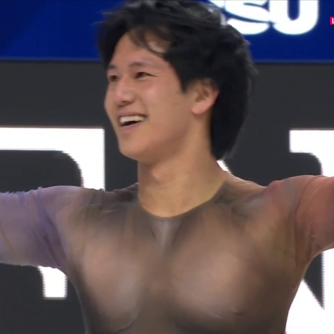 🇫🇷 Adam Siao Him Fa régale ! Le Français signe un programme court de toute beauté et se hisse à la 2e place derrière l'inévitable Ilia Malinin. Regardez les Championnat du monde de patinage artistique jusqu'au 29 mars sur Eurosport et HBO Max