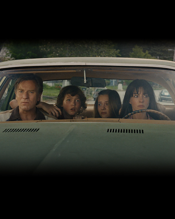 El director de ‘It Follows’ se pasa a los dinosaurios bajo la producción de JJ Abrams. #ElFinalDeOakStreet