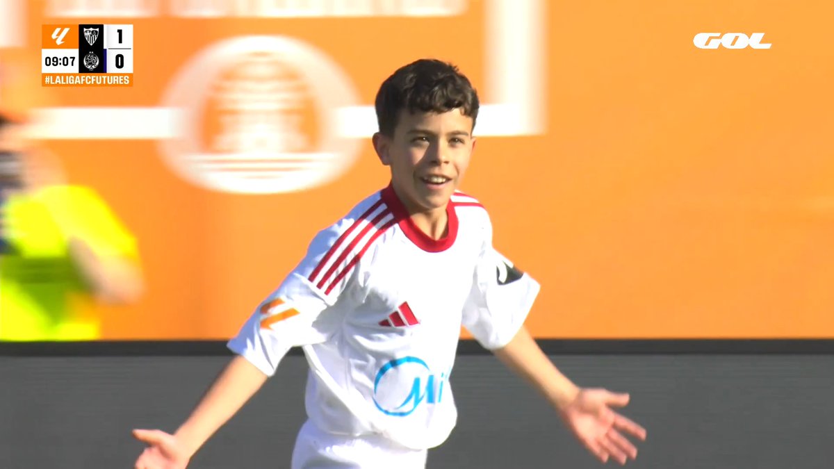 🥹 Garrido levanta a la Sevilla Atlético y Cantera Sevilla FC con ese golazo en #LALIGAFCFUTURES #LaLigaFuturesEnGol