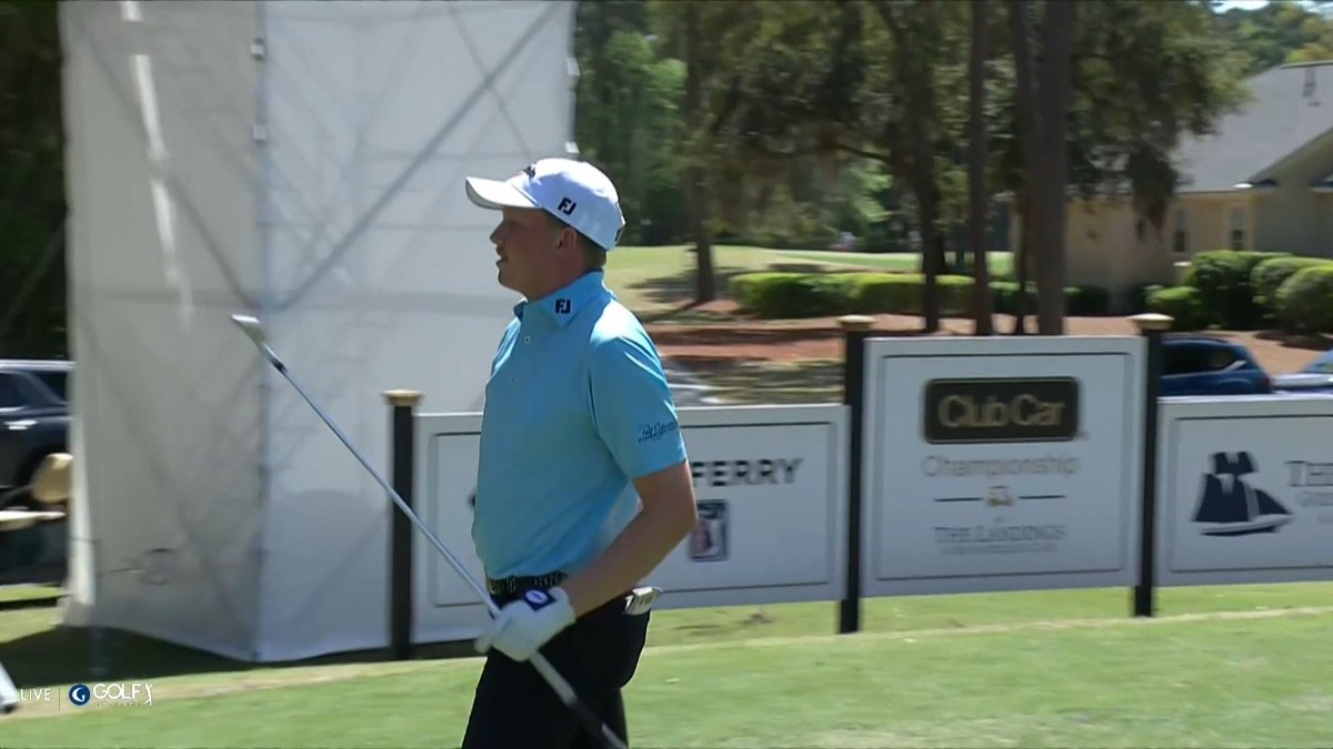 "Perfect, nobody will know." 🤣 Maxwell Moldovan accidentally stepped on a Club Car tee marker, but luckily his wife and caddy Emily was quick to repair the damage