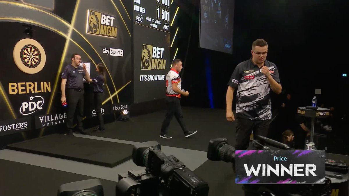PRICE IN THE SEMIS! ❄️ Gerwyn Price dispatches Gian van Veen 6-1 to set up a tantalising last four clash against Luke Littler in Berlin! 📲 #PLDarts | QF4