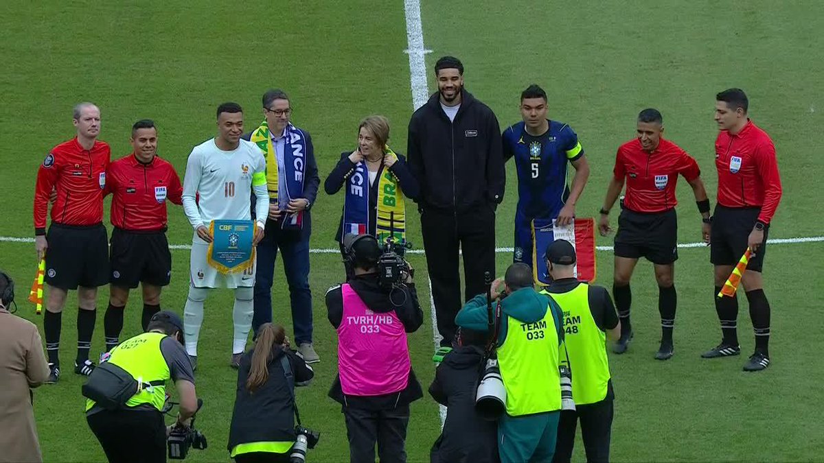 Jayson Tatum flips the coin ahead of France vs. Brazil ๐ซ๐ท ๐ง๐ท Watch now on ESPNU and the ESPN App ๐ฟ