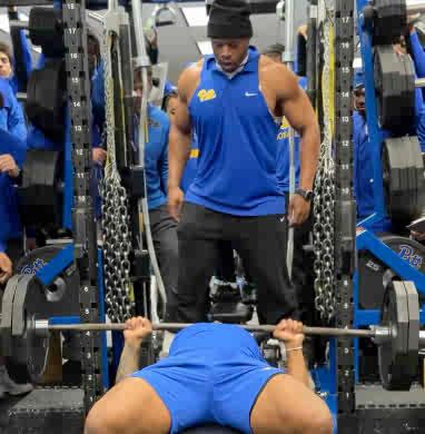This is amazing 👀 Imagine your workouts if you had Khalid Blount (Mel’s son) spotting for you!! #Pitt Pro Day