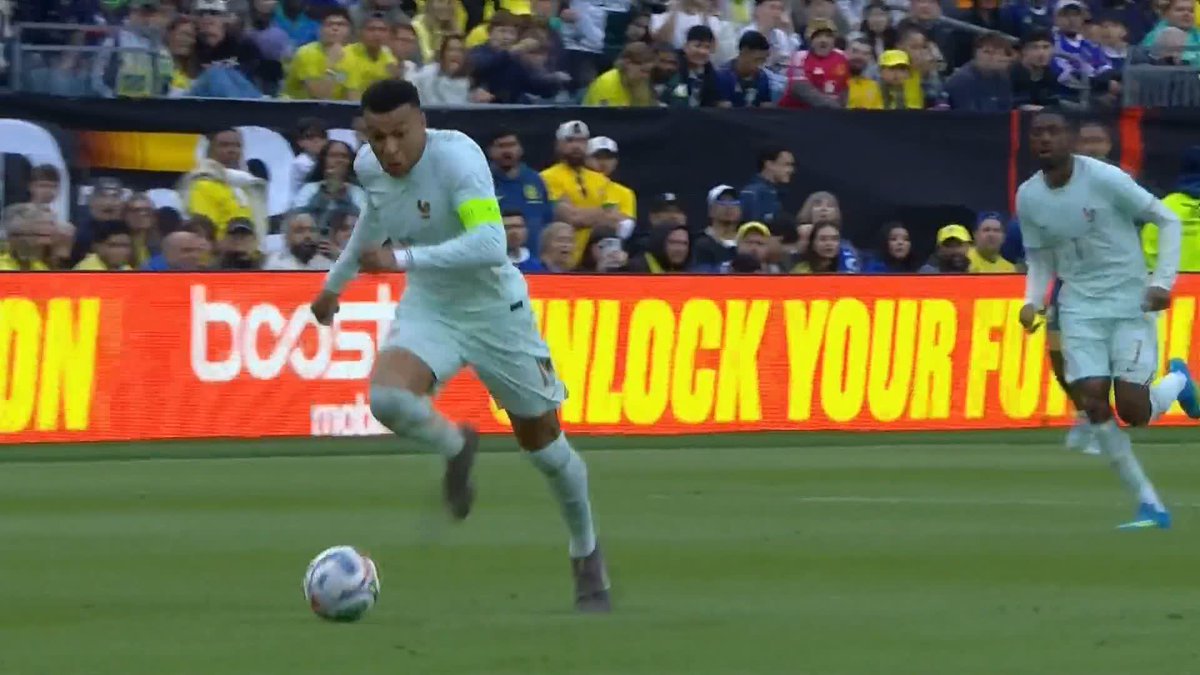 A fabulous French foray! 🇫🇷 Mbappe with a delightful chip over an onrushing Ederson ⚽️ The Frenchman is now just one goal short of Giroud as the all-time leading goalscorer for the national team #ITVFootball
