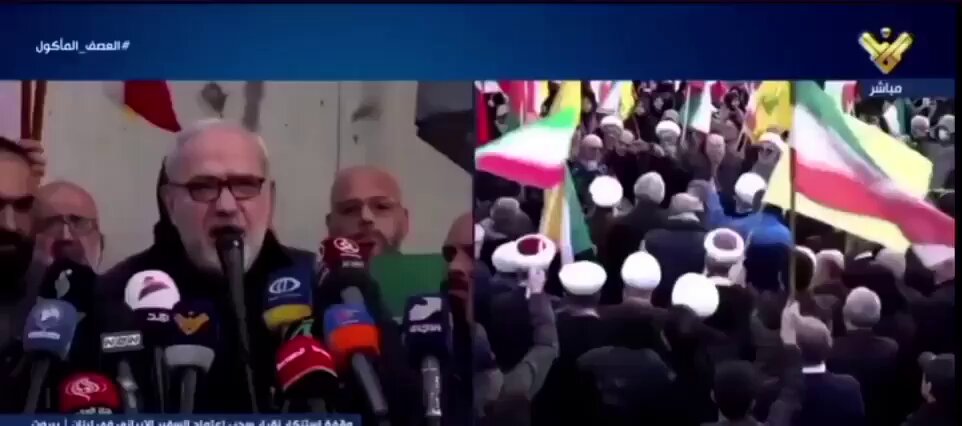 #حزب_الله 📌ولا علم لبناني، وبقلّك عم دافع عن لبنان!!