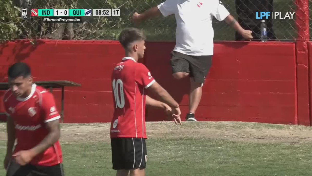 ¡¡LA GANÓ DE GUAPO, GAMBETEÓ DE PIE A PIE Y DEFINIÓ CON UN DERECHAZO CRUZADO!! Impecable lo de TOMÁS PARMO, el 10 de Independiente, que marcó este golazo en el empate 1-1 del Rojo ante Quilmes por el #TorneoProyección... ¿Te gustaría verlo nuevamente en Primera?