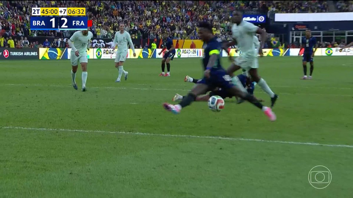 A chance perdida pelo Vinicius Júnior no último lance de jogo. Não dá pra perder.