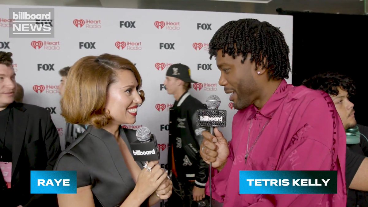.RAYE shares what makeup tips Taylor Swift has given her while talking to Billboard on the iHeartRadio Music Awards red carpet. 💄
