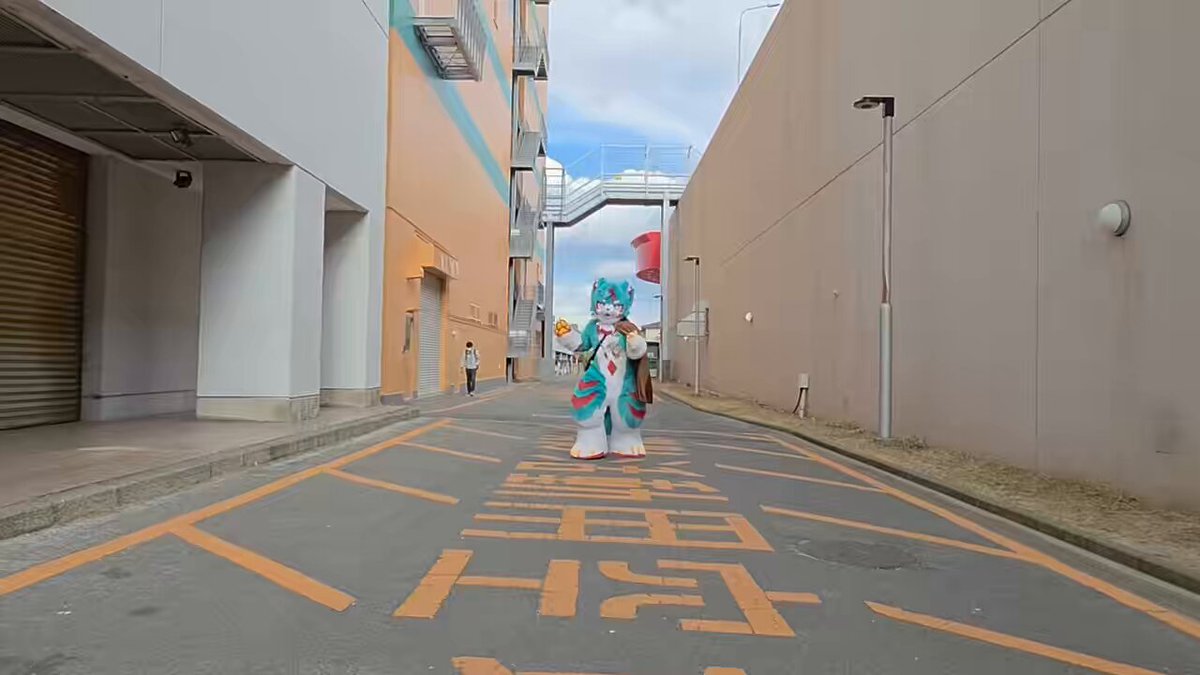잡았다, 이 녀석! 이 몸에게선 못 도망친다고!😤✨ 捕まえたぜ、お前！ 俺様からは逃げられねえ！😤✨ #FursuitsFriday