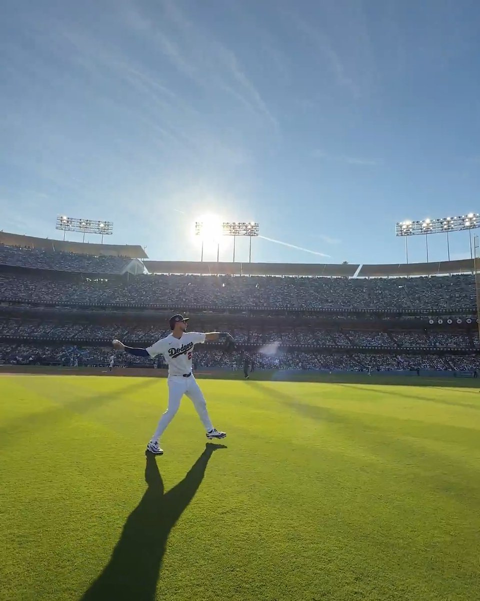 Kyle Tucker takes the field for the first time with the Los Angeles Dodgers 💪 #OpeningDay