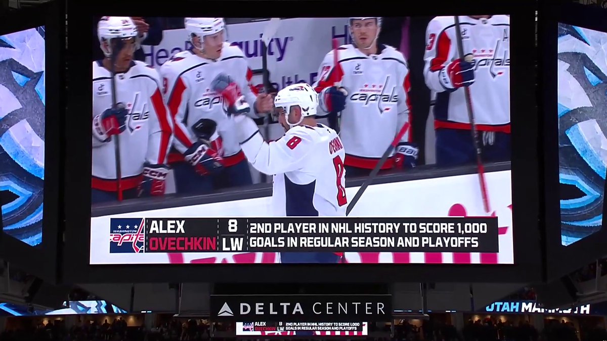 A warm ovation in Utah for Alex Ovechkin becoming the second player in NHL history to score 1,000 goals in the regular season and #StanleyCup Playoffs! ❤️