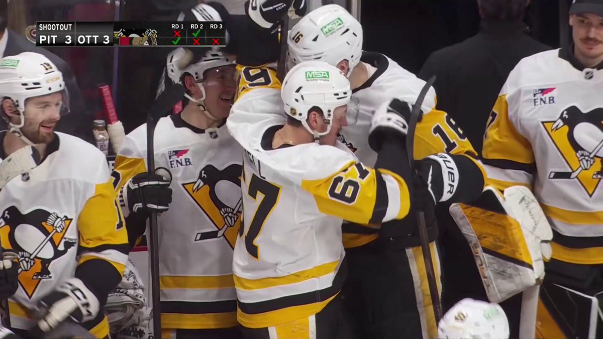 18-YEAR-OLD BEN KINDEL WITH THE SHOOTOUT WINNER FOR PITTSBURGH! 🟡⚫