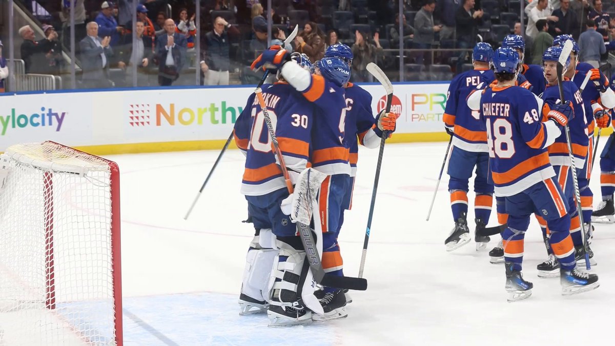 The New York Islanders are officially back in a #StanleyCup Playoffs spot! ๐ฆ