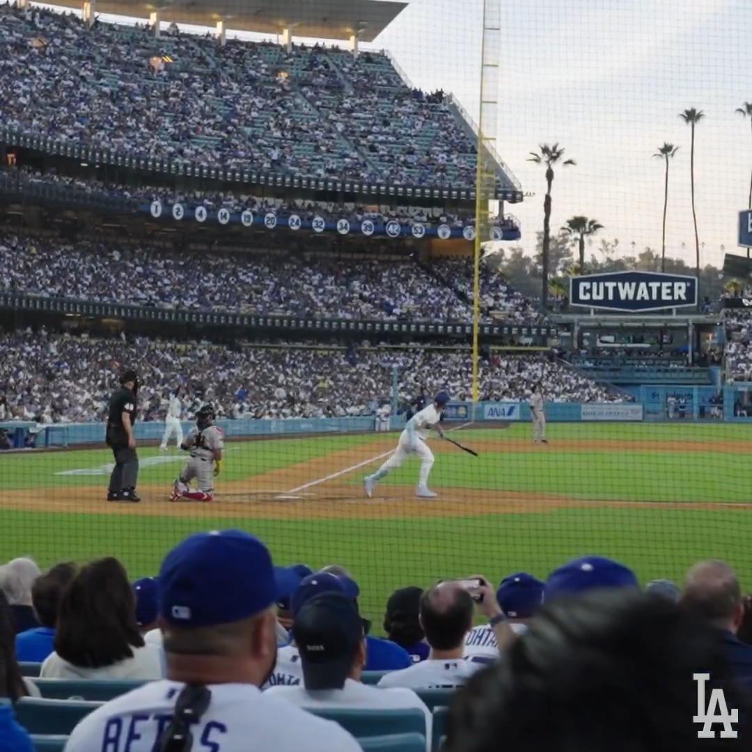 The first homer of 2026 at home. 😍