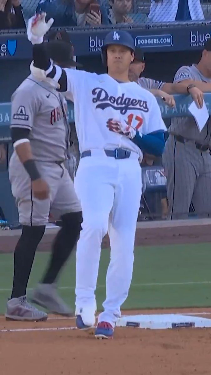 The reigning NL MVP got the season started for the Dodgers with a leadoff single. ⚾️