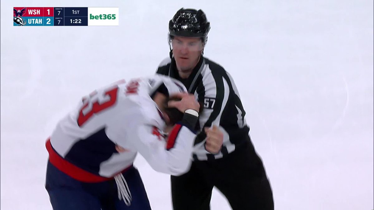 Tom Wilson hit the "turtle" pose towards Tanev after he didn't want to fight after he boarded Roy 😂🐢