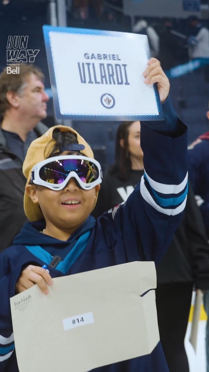 Gabriel Vilardi's #1 fan 🥹 RUNWAY Moment, presented by Bell