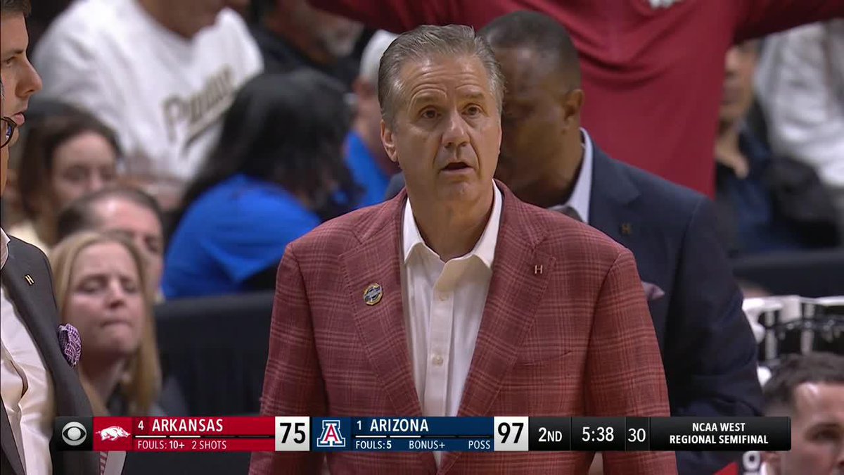 Coach Cal just got called for a tech 👀