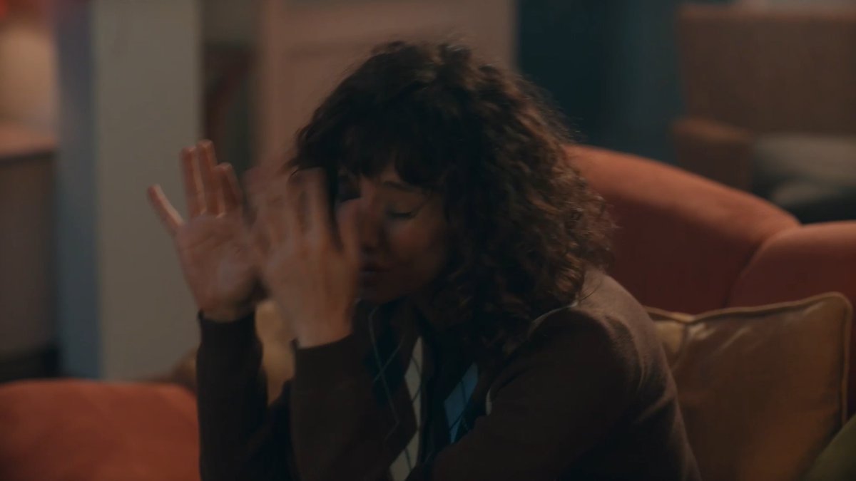 Erkekliğin koronası. Mira: Her Şey Yolundaymış Gibi, yeni bölümüyle şimdi HBO Max'te.