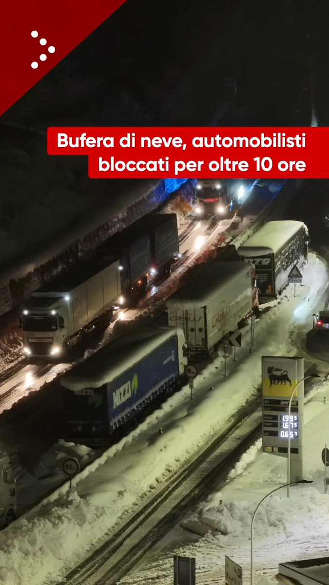Diversi automobilisti sono rimasti bloccati per tutta la giornata sulla superstrada E45 tra la Romagna e la Toscana a causa della bufera di neve che si è abbattuta sulla zona. "Una cosa apocalittica" ha raccontato una donna in attesa in un'area di servizio in zona Verghereto.