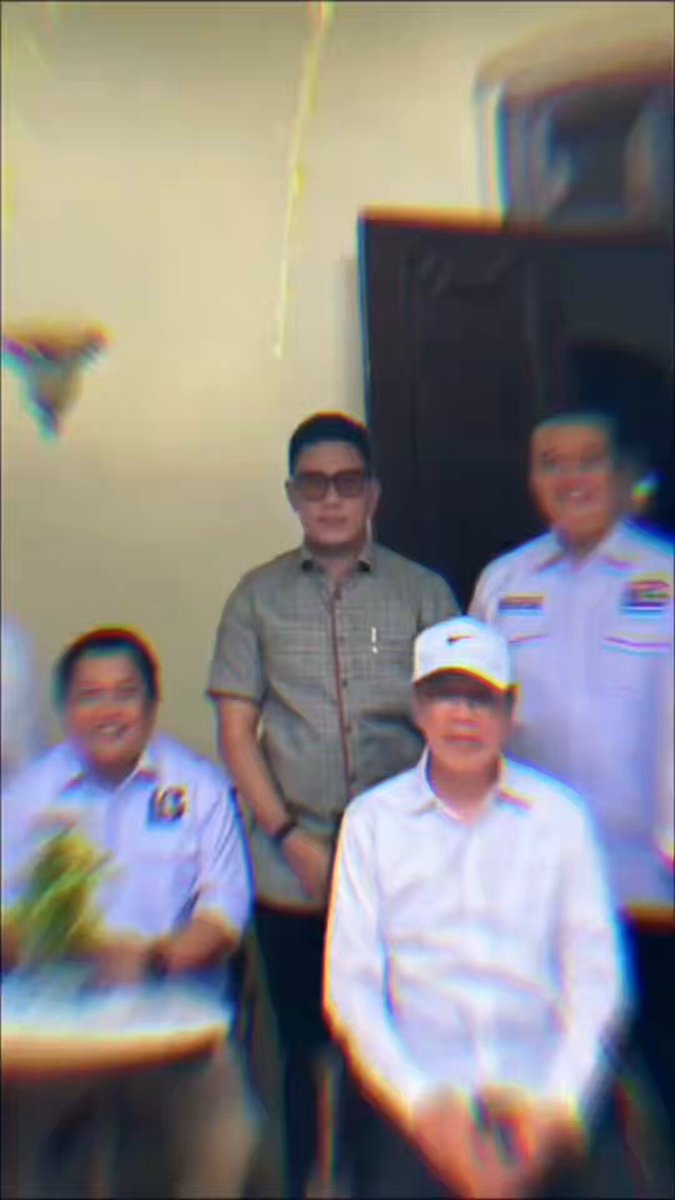 Dua orang ini sudah sibuk deklarasi relawan buat 2029, gak pede bakalan dapat suara lagi. Permainan seperti 2024 akan diulangi kembali. Apalagi sekarang ini ada pergerakan SENYAP kubu Mulyono untuk menjatuhkan PS, dengan menggunakan Alat-alat Negara yg notabene masih orang-orang nya. Karena dia takut 2029 anaknya kalah, maka dari itu inilah saat nya yg tepat agar Pilpres 2029 kelak bisa seperti 2024 kemarin saat dia berkuasa 👌 PS cukup 1 periode aja ya gaess, sementara kita kawal dulu sampai 2029 walau setiap hari kita tetap hajar terus kebijakan-kebijakannya yg koplak. Karena, kalo saat ini doi diturunkan yang naik si Koplo. Bisa tambah hancur negeri kita.