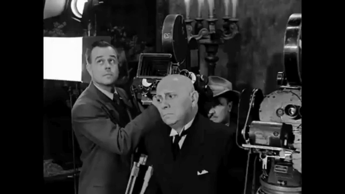 Gloria Swanson #BOTD in her greatest role as Norma Desmond, who lives in the very past that eventually drives her mad, in "Sunset Boulevard (1950) Are you a fan of this wonderful film?