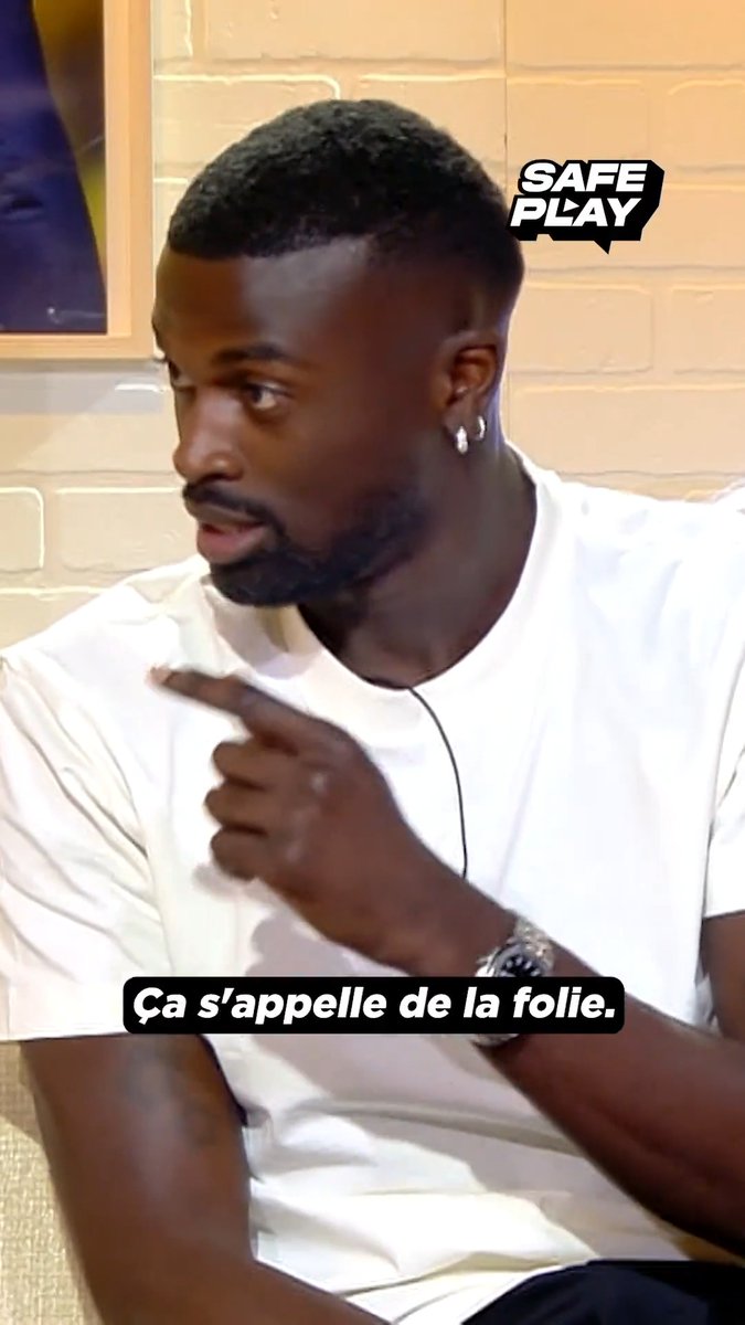 "CR7 à 3h du matin il va faire des glaces... Messi lui il dort !" 😅 M'Baye Niang revient sur l'éternel débat Messi / Ronaldo dans le nouvel épisode de SafePlay (dispo sur YouTube) !