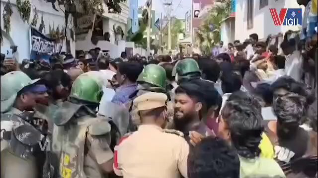 🚨 Andhra Pradesh Dalits resisted the casteist Deputy Speaker, Raghurama Raju &amp; his goons who are inciting hatred between castes &amp; religions. Dalits expressed their protest carrying the flags of Dr Babasaheb Ambedkar. More power to them. Jai Bhim!