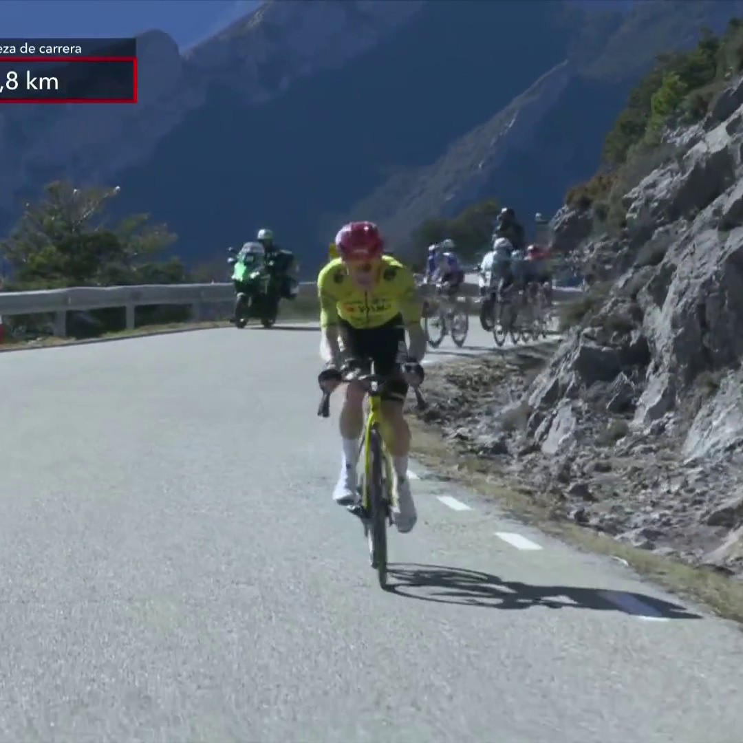 Jonas Vingegaard n'a pas de rival sur le Tour de Catalogne ! Le Danois s'envole dans le Coll de Pal, laissant Remco Evenepoel ou Lenny Martinez derrière lui #VoltaCatalunya105 #LesRP