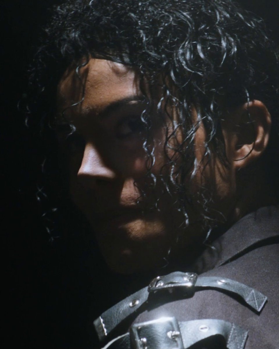 عشاق مايكل جاكسون وينكـــم؟ يفصلنا اقل من شهر بس عن فيلم #Michael ونشوفه في #ڤوكس_سينما جاهزين؟ 🎤💙