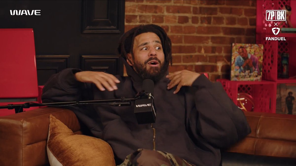 J. Cole couldn't wait to meet Shane Battier to apologize for THAT bar 😭 Cole: "That line's a 0 ... I respect you so much & now that I got kids, I respect your parents." Melo: "You got caught up in UNC vs. Duke ... you said, 'F**k Duke.'"
