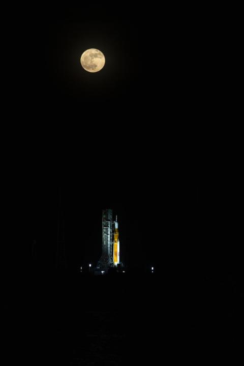 Comparte la emoción del lanzamiento de Artemis II en comunidad. ¡Arma tu “watch party”! Hace más de 50 años, la humanidad se reunió para presenciar el programa Apolo. Hoy te invitamos a vivir otro momento histórico: el lanzamiento de Artemis II, la primera misión tripulada de exploración espacial de nuestra generación. Te esperamos aquí el 1 de abril a las 4:45 p.m. EDT. 🌙