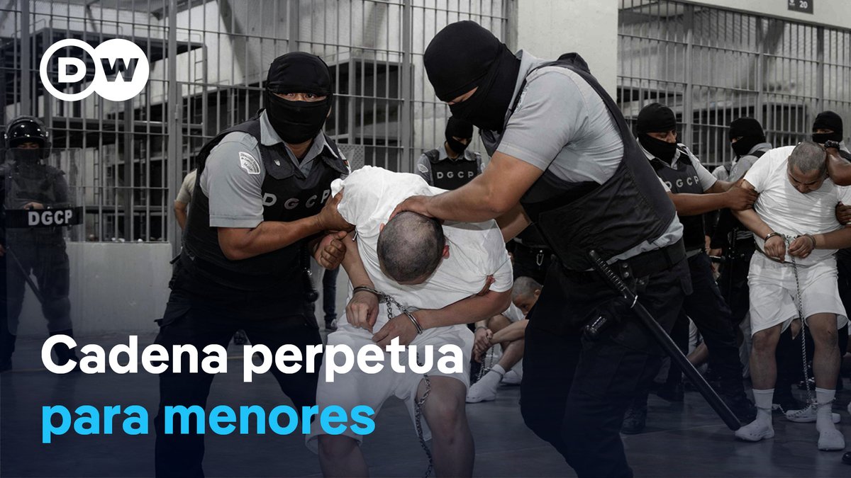 Cuatro aรฑos despuรฉs de instaurar el rรฉgimen de excepciรณn, el Gobierno de Bukele aprueba la prisiรณn perpetua para menores El Salvador aprueba la prisiรณn perpetua para menores de 18 aรฑos justo cuando se cumplen cuatro aรฑos del rรฉgimen de excepciรณn impuesto por el presidente Nayib Bukele en su cruzada contra las pandillas. Bukele y su gabinete de Seguridad aseguran que el rรฉgimen ha permitido combatir a las maras, liberar territorios del dominio de estas organizaciones y reducir significativamente los homicidios, considerado por aรฑos como uno de los mรกs violentos del mundo. No obstante, defensores de derechos humanos cuestionan su implementaciรณn y denuncian miles de detenciones arbitrarias y abusos. A pesar de las crรญticas, la Asamblea Legislativa -en la que el partido de Bukele, Nuevas Ideas, tiene el 90 % de los diputados- dio un paso mรกs en direcciรณn a la polรญtica de "mano dura" y ratificรณ una reforma constitucional para introducir la cadena perpetua para menores de 18 aรฑos que hayan cometido homicidio, violaciรณn o que sean miembros de pandillas. /cvml