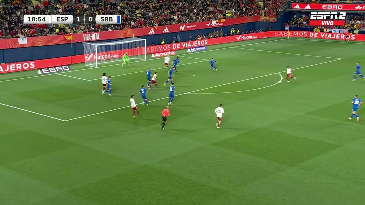 ¡ERA EL GOL DE LAMINE! Yamal recibió el pase de Baena, le pegó de primera pero el palo le negó el festejo vs. Serbia. 📺 #DisneyPlus Plan Premium
