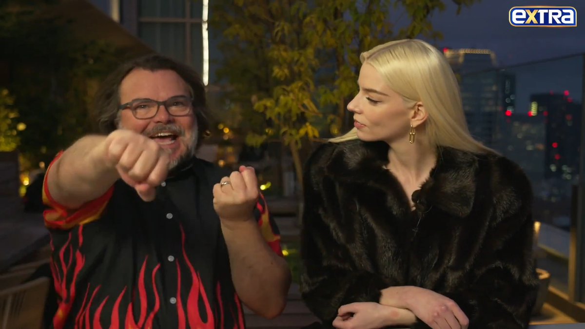 Jack Black shows off his Japanese counting skills! 🇯🇵👏 He and Anya Taylor-Joy are in Tokyo to promote "The Super Mario Galaxy Movie." Watch more 🔗: